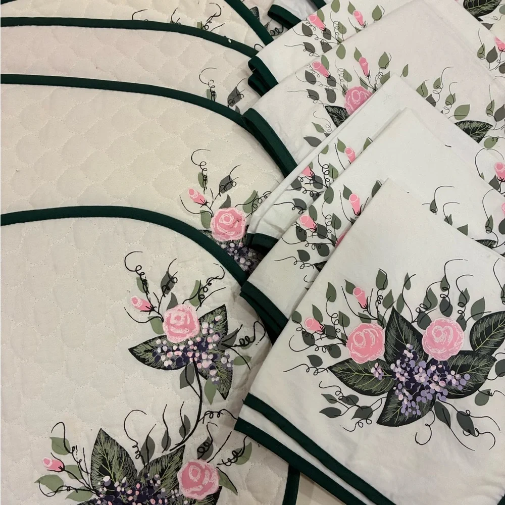 Set 6 Quilted Placemats/Napkins EUC and VINTAGE Pink and Green Roses W/ Stems